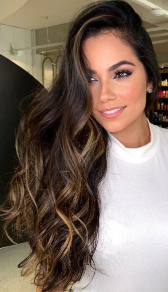 Gorgeous Hair Colour Trends For Glam Illuminated Brunette