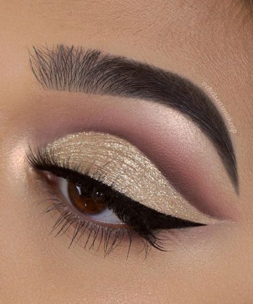 29 Winter Makeup Trends Freshen Up Your Look This Winter Gold Glitter