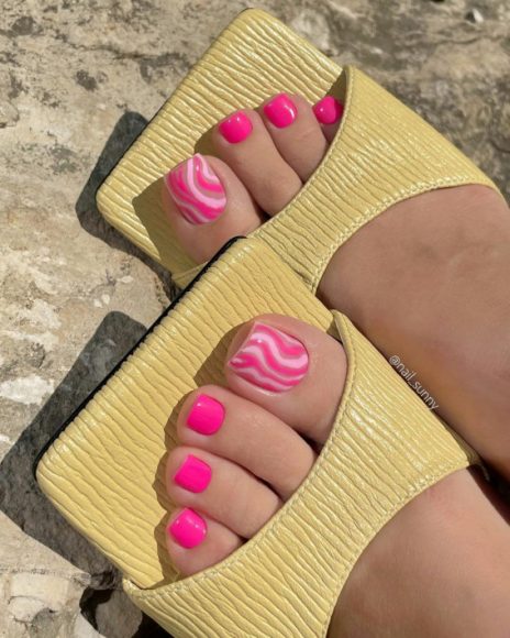 40 Trendy Pedicure Designs 2022 Shades Of Pink Swirl Pedicure