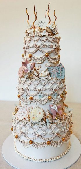 Vintage Inspired Lambeth Cakes That Re So Trendy Winter Lambeth Cake