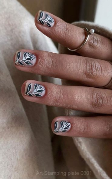 Pretty Short Nails For Spring Summer Leaf Accent Matte Nails