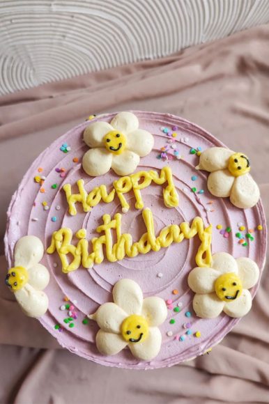 Cute Buttercream Flower Cake Ideas Smiley Daisy Lilac Cake