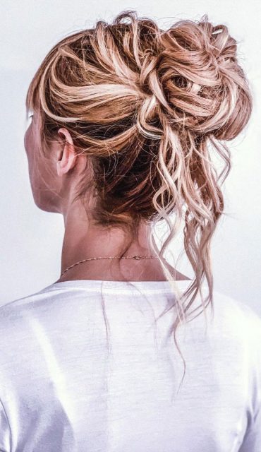 Cute Hairstyles That Re Perfect For Warm Weather Textured Messy Bun