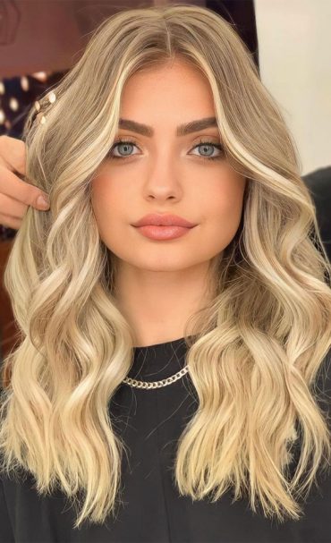 Cute Summer Hair Colours Hairstyles Vanilla Blonde Soft Waves