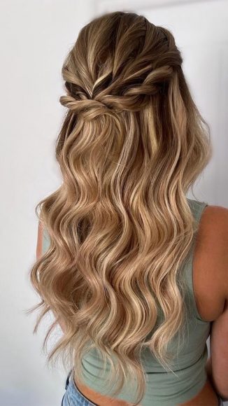 Half Up Half Down Wedding Hairstyles That Re Chic And Versatile