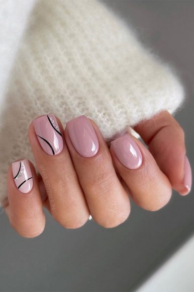 Expressive Fall Nail Art Designs To Flaunt Soft Mauve Nails With