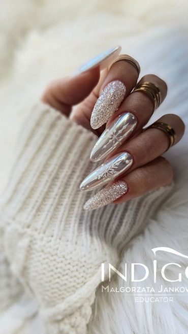 Magical Christmas Nail Art Inspirations Shimmery Chrome Xmas Nails