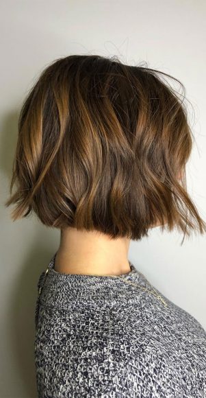 25 Wavy Bob Hairstyles For The Warm Season Dimensional Brunette Wavy Bob