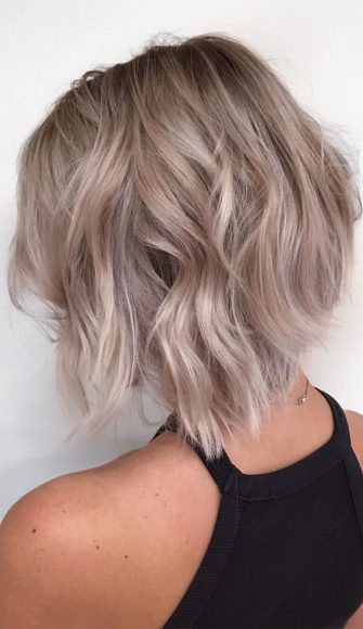 Wavy Bob Hairstyles For The Warm Season Ash Blonde Wavy Bob