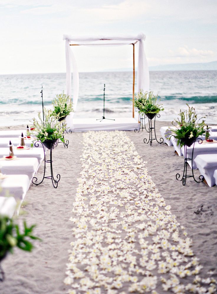 12 Ways To Make You Wedding Aisle Look Fabulous