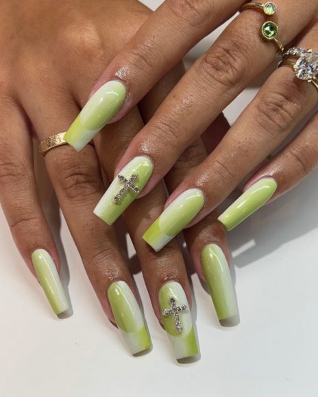 35 Best Optical Illusion Nails Soft Green And White Nails 1 Fab