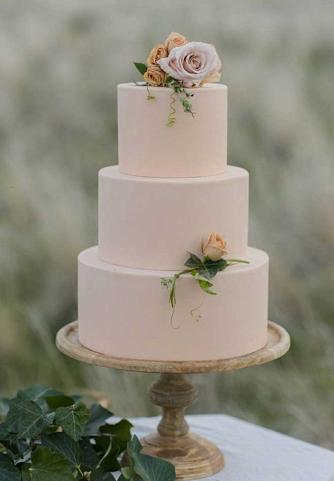The 50 Most Beautiful Wedding Cakes – Monochromatic wedding cake