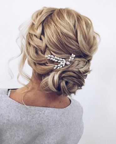 Gorgeous Updo Hairstyle That You'll Love To Try