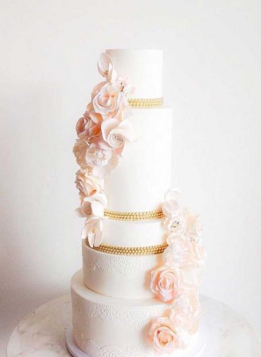 The Prettiest & Unique Wedding Cakes We’ve Ever Seen