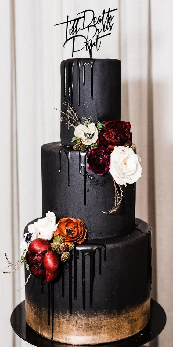 32 Jaw-Dropping Pretty Wedding Cake Ideas : moody wedding cake