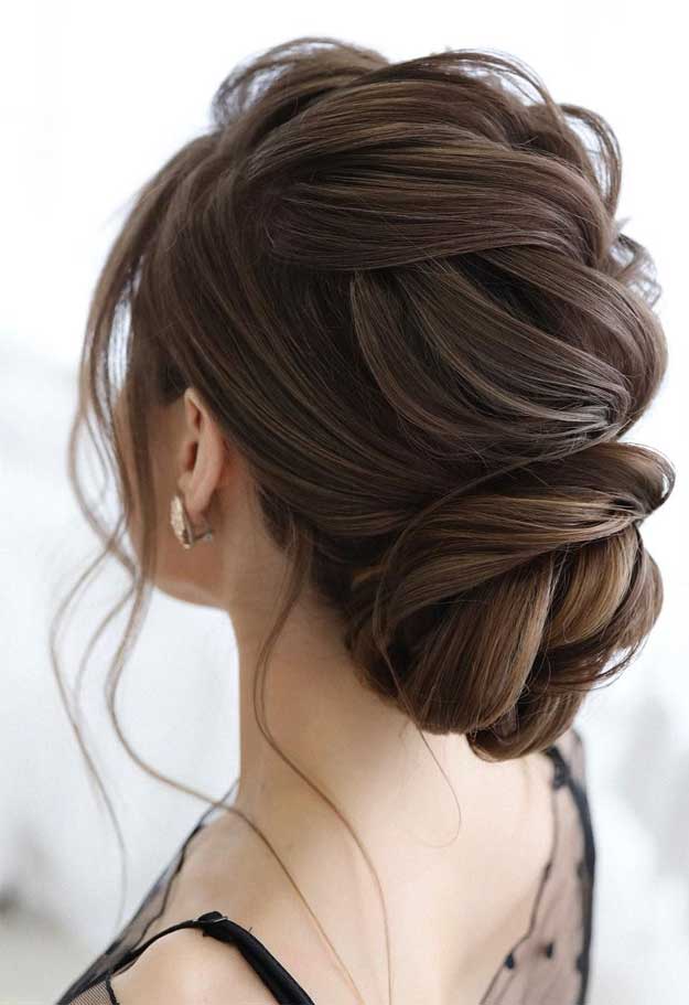 100 Prettiest Wedding Hairstyles For Ceremony & Reception messy updo bridal hairstyle,updo hairstyles ,wedding hairstyles #weddinghair #hairstyles #updo #hairupstyle #chignon #braids #simplebun