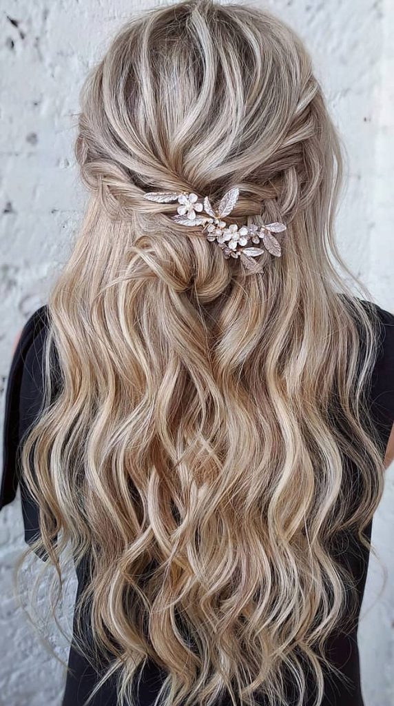 43 Gorgeous Half Up Half Down Hairstyles That Perfect For A Rustic Wedding