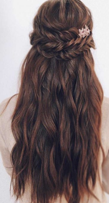 43 Gorgeous Half Up Half Down Hairstyles That Perfect For A Rustic Wedding