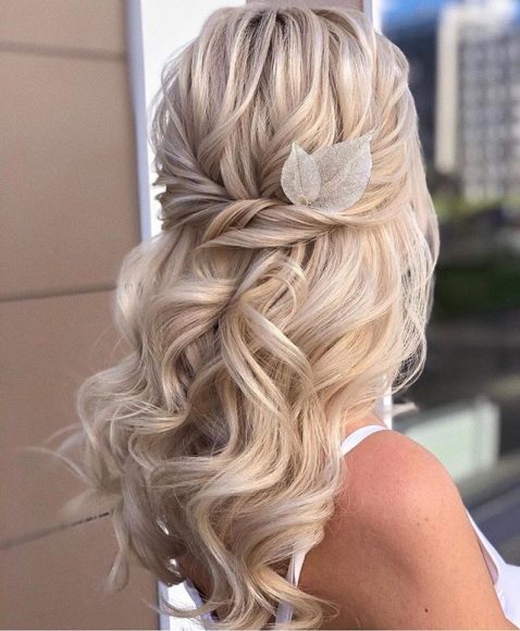 43 Gorgeous Half Up Half Down Hairstyles That Perfect For A Rustic Wedding