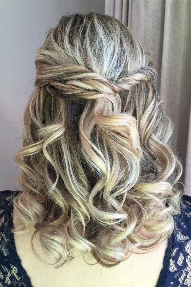 43 Gorgeous Half Up Half Down Hairstyles That Perfect For A Rustic Wedding