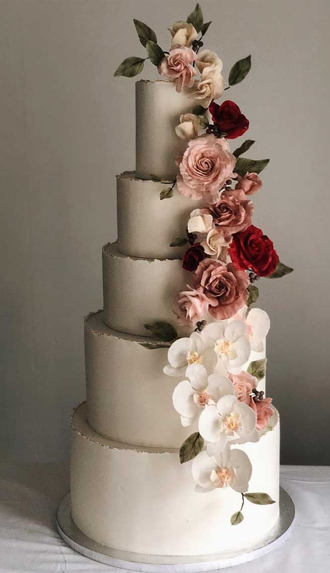 Real Photos Rustic Modern Wedding Cakes Brides Stock Photo by  ©robertohunger 239933290