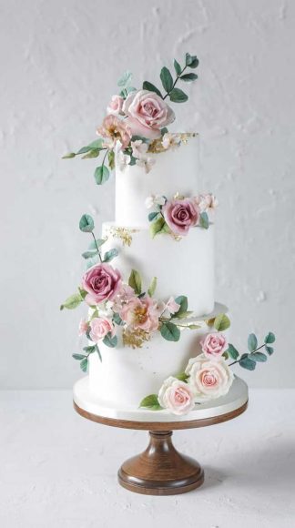 The Prettiest & Unique Wedding Cakes We’ve Ever Seen