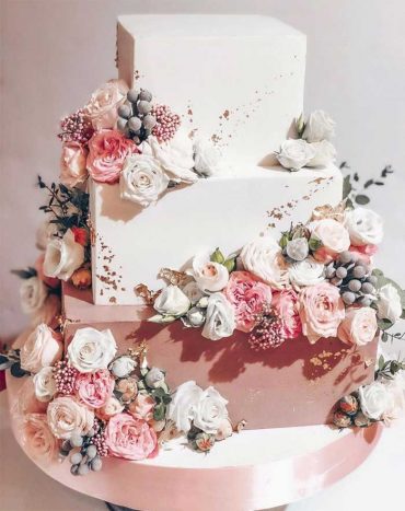 The Prettiest & Unique Wedding Cakes We’ve Ever Seen