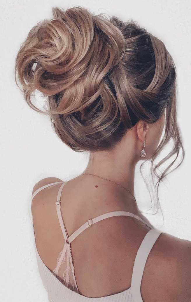 romantic wedding updos, bridal hairstyle, best wedding hairstyles 2020 #weddinghairstyles #bridalupdo