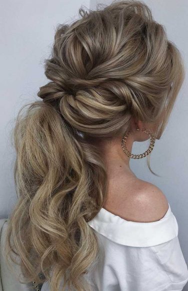 22 Fabulous Hairstyles For Christmas and New Year Eve's Party