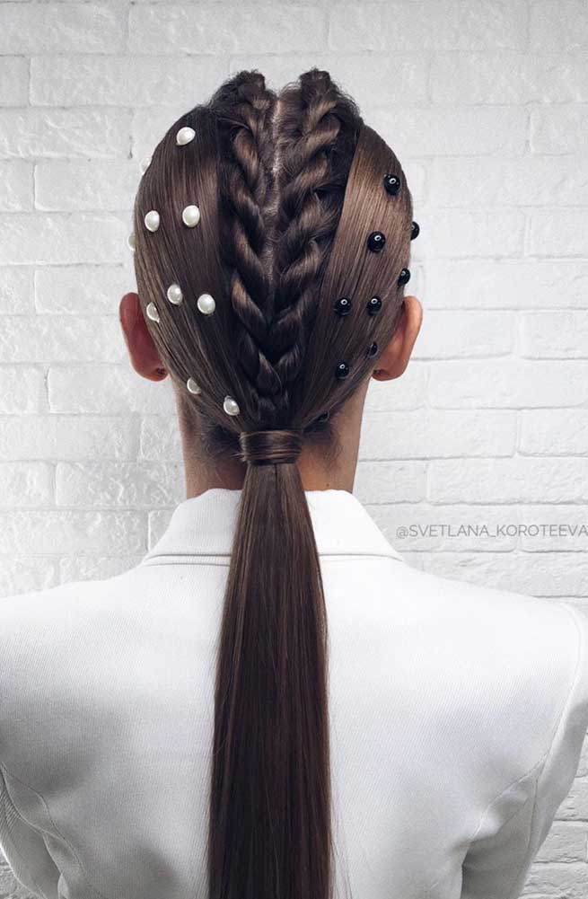 22 Fabulous Hairstyles For Christmas and New Year Eve’s Party