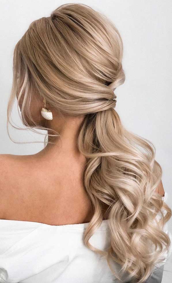 contrasted highlighted ponytail