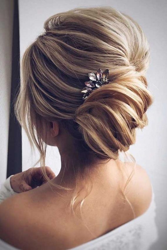 Gorgeous Feminine Wedding Hairstyles To Inspire You