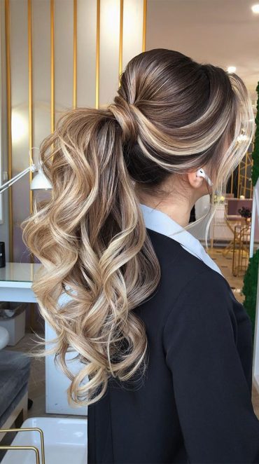 Gorgeous ponytail hairstyle to complete your look this spring & summer