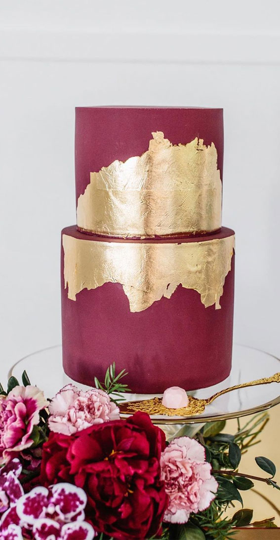 Obsessed With Everything About These Pretty Wedding Cakes – Gilded burgundy