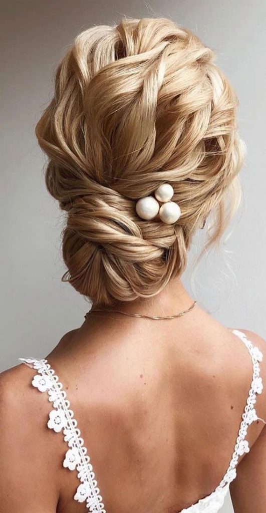 Chic Updo Hairstyles For Modern Classic Looks 3680