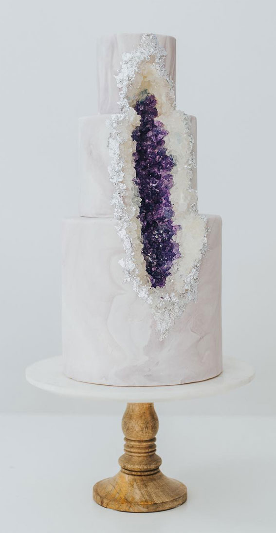 45 + The Most Creative Wedding Cake Designs – Amethyst crystals