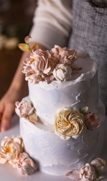 Pretty buttercream cakes with a modern twist