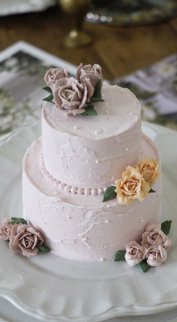 Pretty buttercream cakes with a modern twist