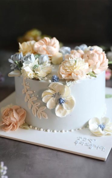 Pretty Buttercream Cakes With A Modern Twist