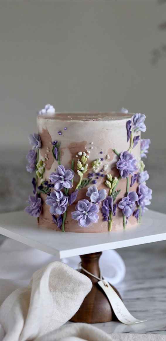 Pretty buttercream cakes with a modern twist – Floral painted cake