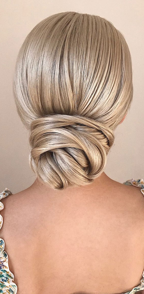 35 + Gorgeous Updo Hairstyles for every occasion : Polish updo
