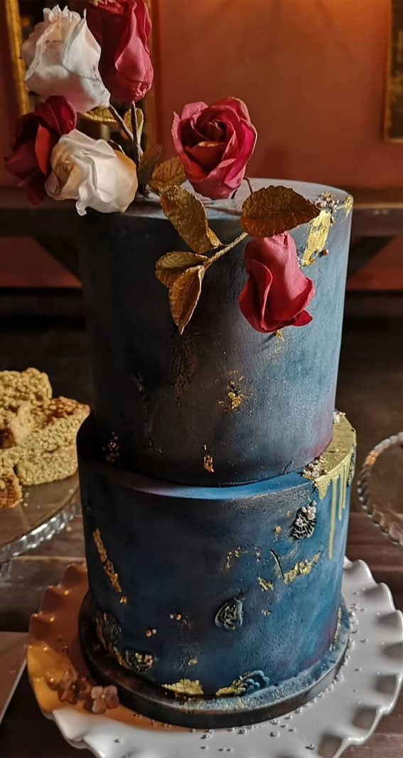 dark blue and gold wedding cake, wedding cake trends 2020, best wedding cakes 2020