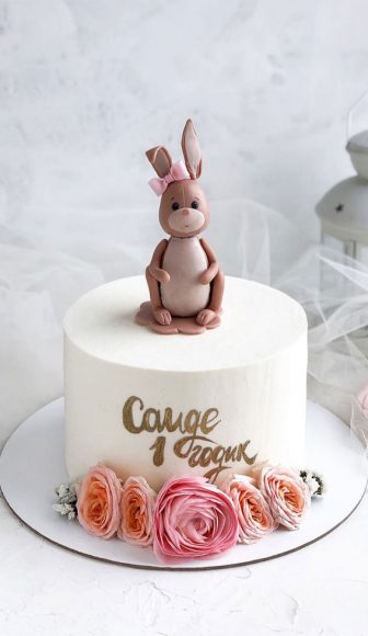 The Prettiest Cake Designs To Swoon Over