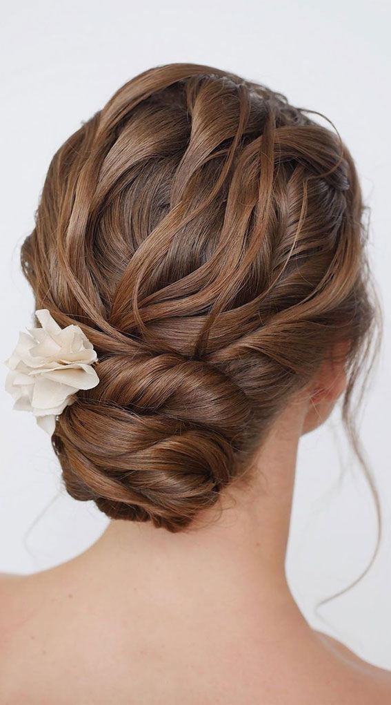 Gorgeous Updos for Medium Hair to Inspire New Looks : Textured effect