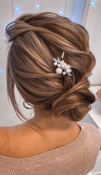 Gorgeous Updos For Medium Hair To Inspire New Looks