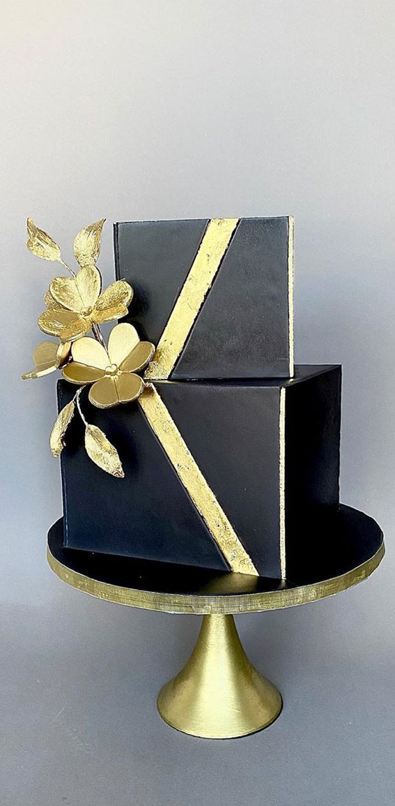 22 Clean And Contemporary Wedding Cakes : Black and Gold wedding Cake