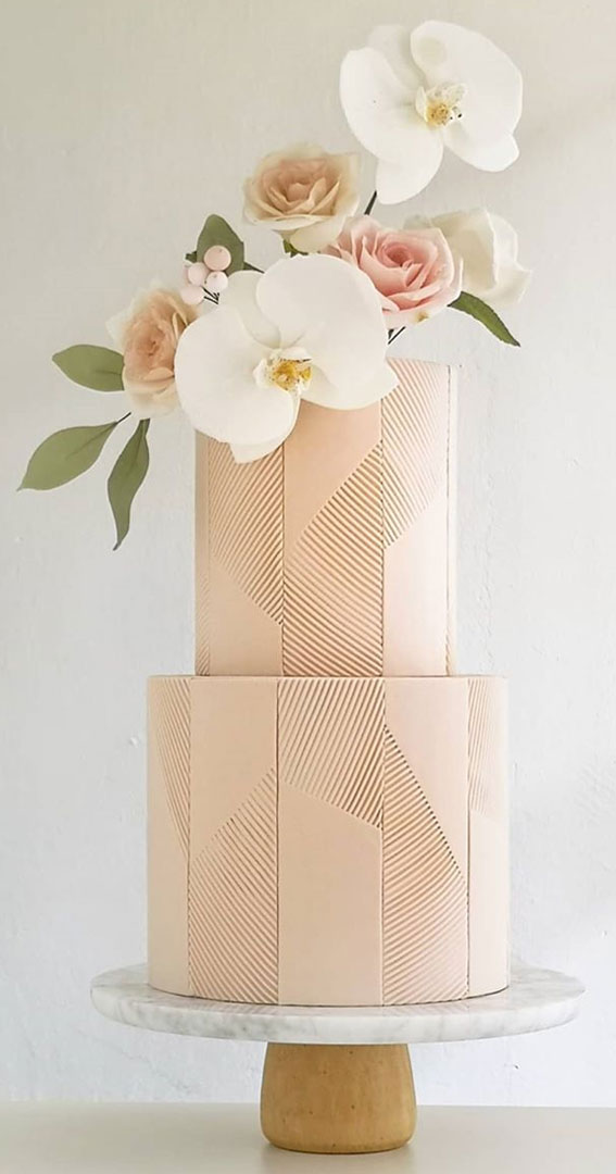 22 Clean and Contemporary Wedding Cakes : Peach cake