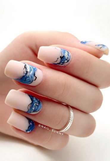 39 Chic Nail Design Ideas For Summer - Blue Marble Effect