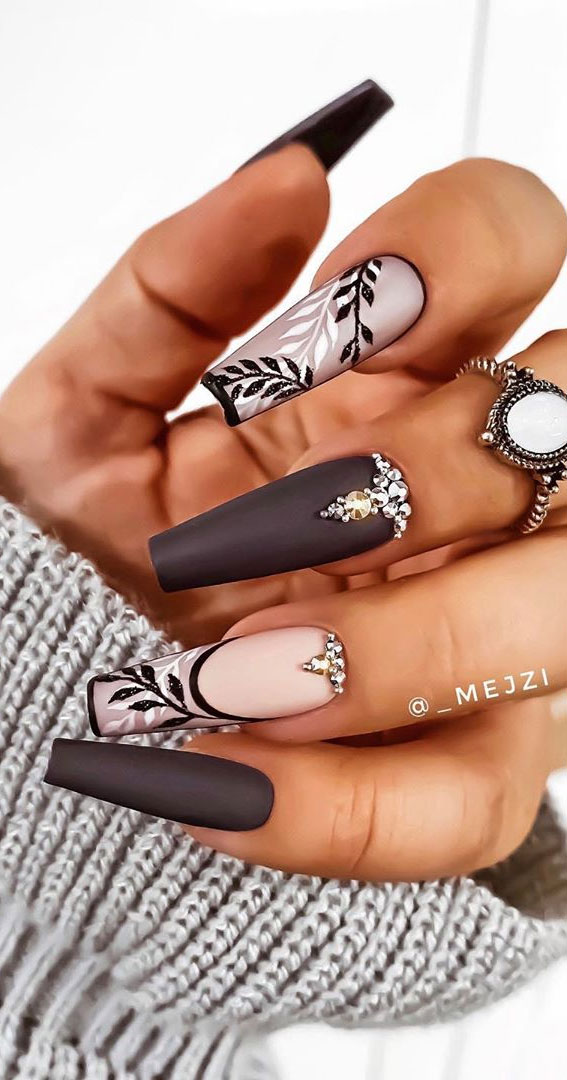 40 Beautiful Nail Design Ideas To Wear In Fall : Dark grey and blush nails