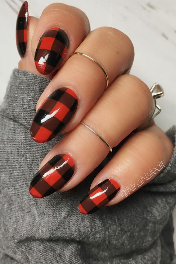 40 Beautiful Nail Design Ideas To Wear In Fall : Cute Red Plaid